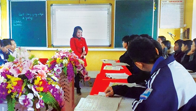 Giờ giảng tiếng Anh của cô giáo Trần Thị Thúy, Trường THPT Đức Hợp, huyện Kim Động, Hưng Yên