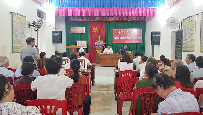 Cán bộ, công chức UBND phường Nam Hồng, thị xã Hồng Lĩnh, tỉnh Hà Tĩnh tổ chức trao đổi, đối thoại với Nhân dân