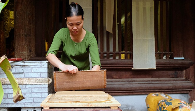 Được sử dụng nhiều, sản xuất giấy dó mới có thể phát triển Ảnh: Ng. Phương