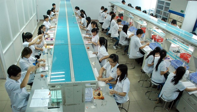 Sinh viên Trường Đại học Nguyễn Tất Thành trong giờ thực hành Nguồn: ITN