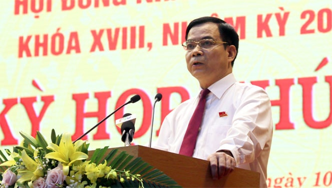 Phó Chủ tịch UBND tỉnh Phú Thọ Nguyễn Thanh Hải trình bày báo cáo đánh giá tình hình kinh tế - xã hội 6 tháng đầu năm phương hướng, nhiệm vụ 6 tháng cuối năm