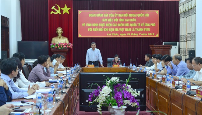 Ủy viên Trung ương Đảng, Chủ nhiệm Ủy ban Đối ngoại Nguyễn Văn Giàu phát biểu tại buổi làm việc với UBND tỉnh Lai Châu
