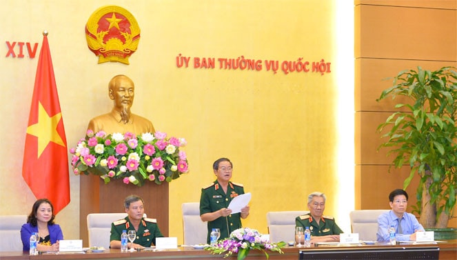Ủy viên Trung ương Đảng, Phó Chủ tịch Quốc hội, Đại tướng Đỗ Bá Tỵ phát biểu tại buổi gặp mặt