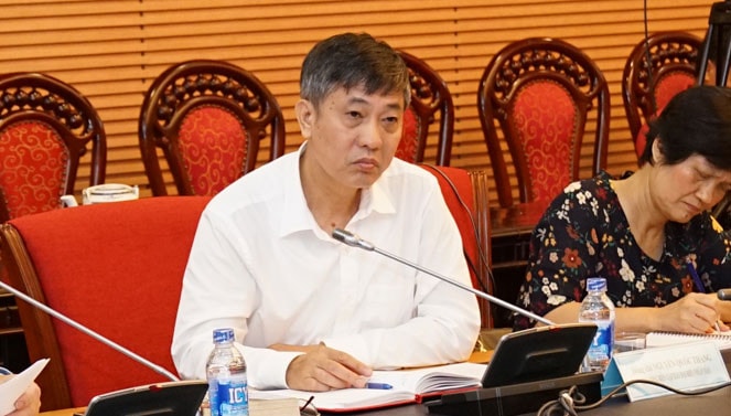 Nhà báo Nguyễn Quốc Thắng phát biểu kết luận buổi tọa đàm