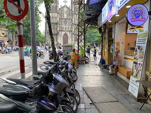 Hộ kinh doanh trước cửa số nhà 24 Nhà Thờ đã nghêm chỉnh chấp hành các quy về trật tự đô thị.