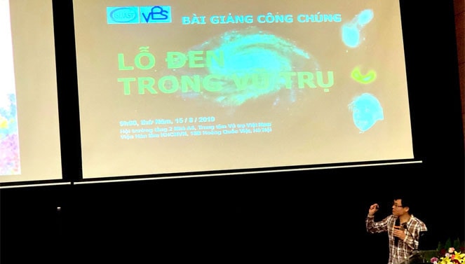 TS. Phạm Tuấn Anh, Trung tâm Vũ trụ Việt Nam (Viện Hàn lâm Khoa học và Công nghệ Việt Nam) giải thích về bức ảnh đầu tiên của lỗ đen