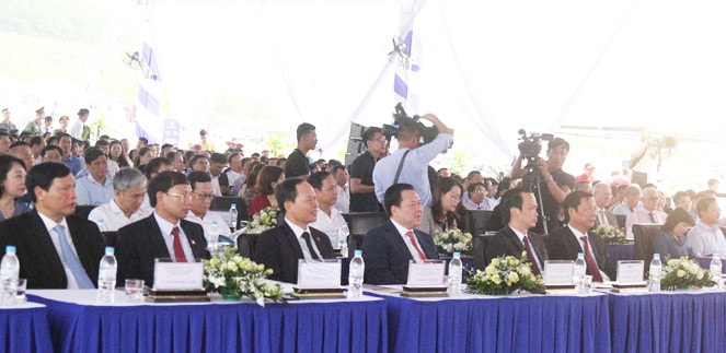 Các đại biểu tham dự lễ khởi công