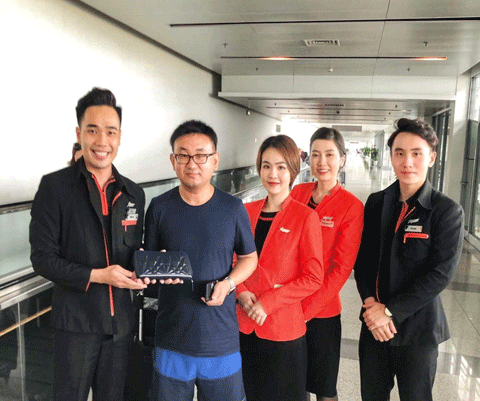 Jetstar Pacific trao trả hơn 125 triệu đồng của hành khách bỏ quên trên máy bay ảnh 1