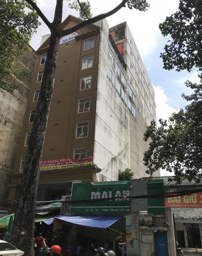 Đình chỉ hoạt động kinh doanh, cho thuê nhà ở địa chỉ số 51 đường Nguyễn Chí Thanh. (Ảnh: Thuận Phong)