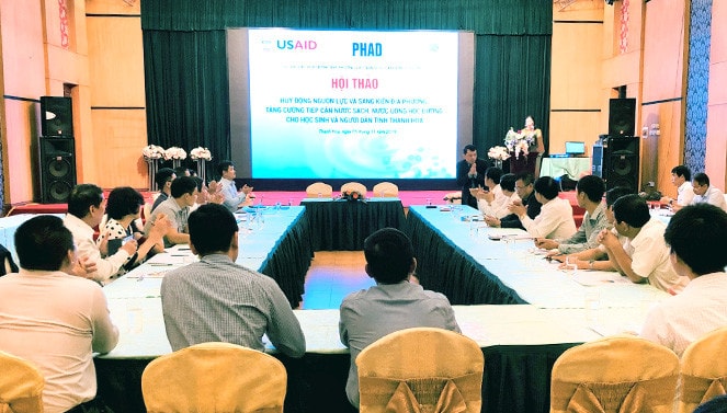 Toàn cảnh Hội thảo huy động nguồn lực địa phương tăng cường tiếp cận nước sạch, nước uống học đường cho học sinh của tỉnh Thanh Hóa. Ảnh Xuân Tùng
