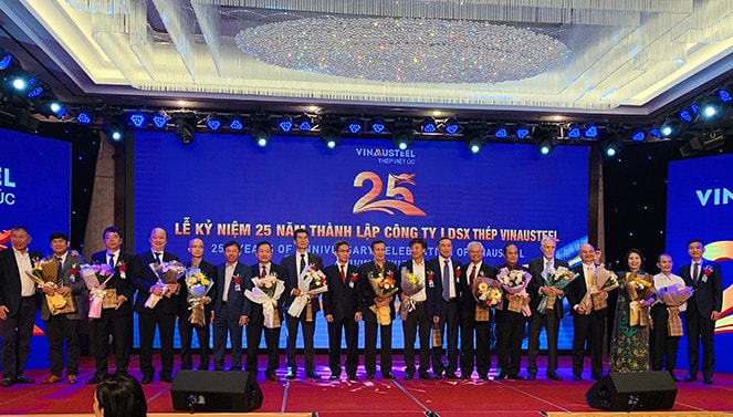 Tập thể lãnh đạo Công ty Liên doanh sản xuất Thép Vinausteel qua các thời kỳ