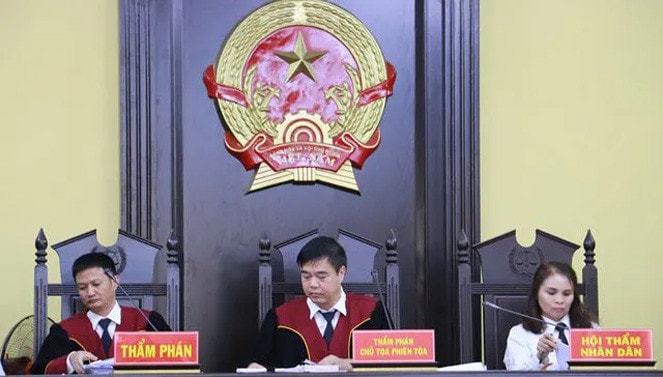 Hội đồng xét xử vụ gian lận điểm thi tại kỳ thi THPT quốc gia 2018 Sơn La tại Tòa án Nhân dân tỉnh Sơn La diễn ra từ ngày 15-18.10