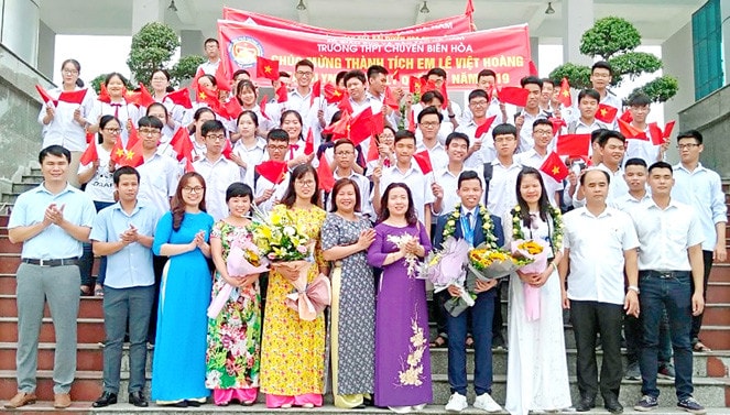 Trường THPT Chuyên Biên Hòa chào mừng học sinh đạt giải Quốc tế