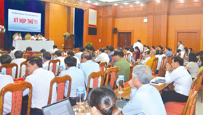 Việc quy định số lượng, chức danh, mức phụ cấp, phụ cấp kiêm nhiệm đối với người hoạt động không chuyên trách cấp xã được thảo luận sôi nổi tại Kỳ họp thứ 11, HĐND tỉnh Quảng Nam Ảnh Thanh Bình