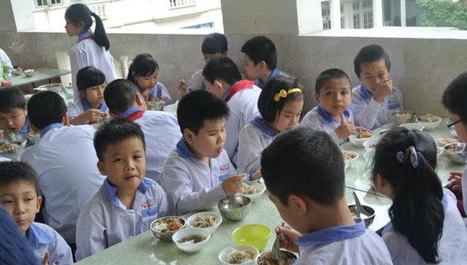 Cần quan tâm đúng mức tới chất lượng bữa ăn học đường.(Nguồn: ITN)