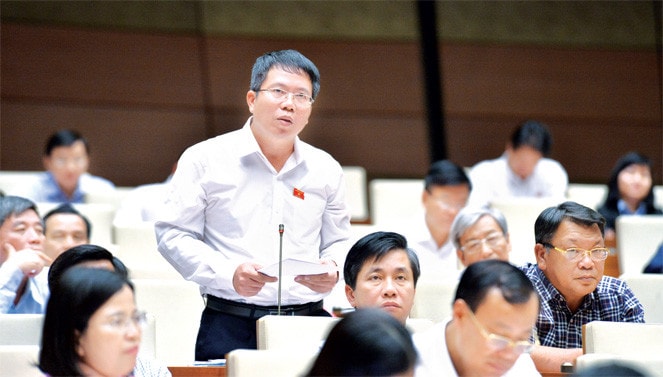 Đại biểu Quốc hội Nguyễn Văn Hiển (Lâm Đồng) phát biểu tại hội trường Ảnh: Quang Khánh