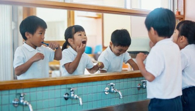 Cần dạy trẻ em tập đánh răng từ nhỏ