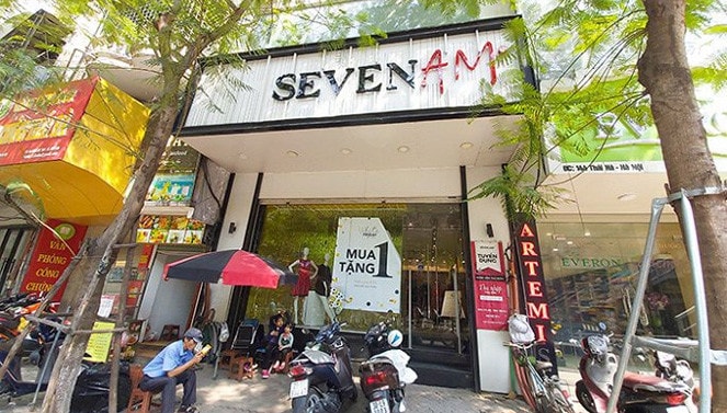 Cửa hàng Seven.AM trên phố Thái Hà.