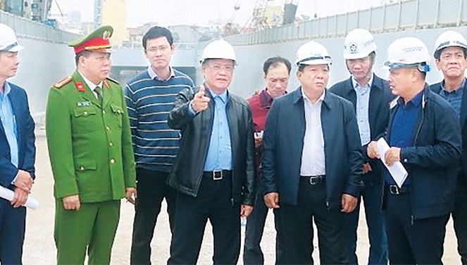 Phó Chủ tịch Thường trực UBND thành phố Nguyễn Xuân Bình kiểm tra thực địa tiến độ dự án