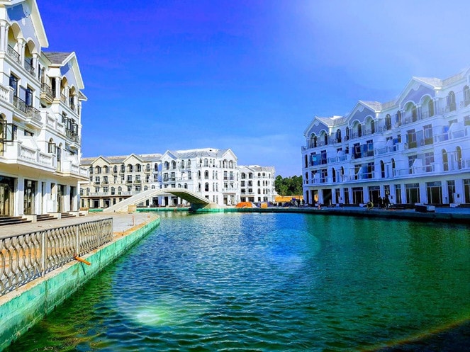 Những cây cầu bắc qua kênh đào Venice - “thiên đường” mới của các cặp đôi giữa lòng đảo Ngọc - đã gần hoàn thiện 100%