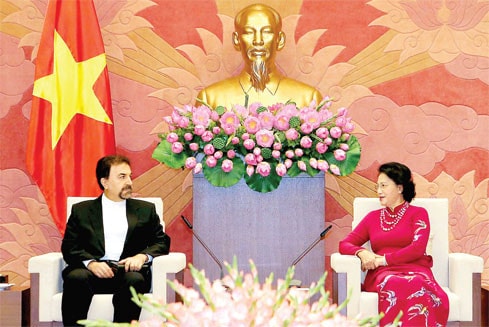 Chủ tịch QH Nguyễn Thị Kim Ngân tiếp Đại sứ Saleh Adibi - Ảnh: Trọng Đức