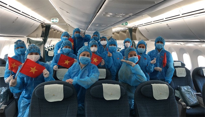 Vietnam Airlines chuyên chở công dân Anh và công dân Việt Nam hồi hương ảnh 6