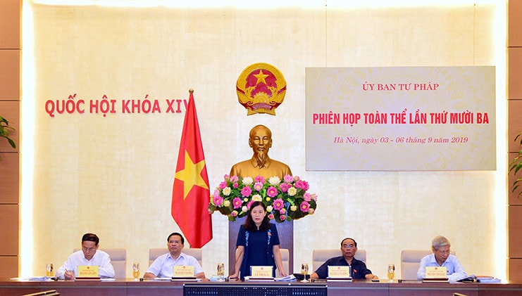 Ủy viên Trung ương Đảng, Chủ nhiệm Ủy ban Tư pháp Lê Thị Nga chủ trì Phiên họp