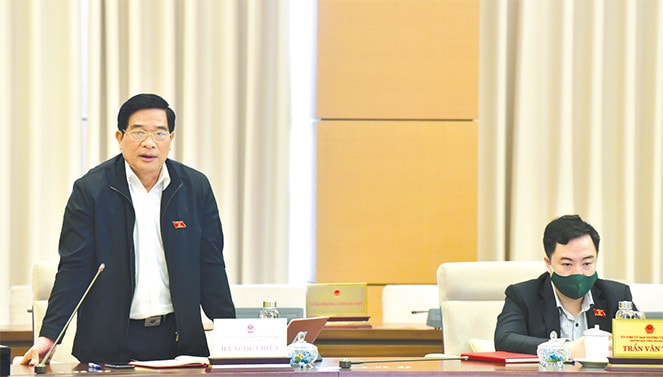 Ủy viên Trung ương Đảng, Chủ tịch Hội đồng Dân tộc Hà Ngọc Chiến phát biểu tại phiên họp Ảnh: Quang Khánh