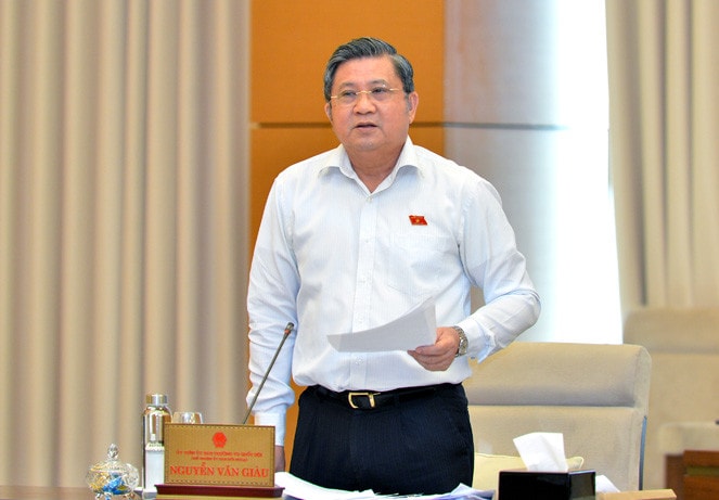 Chủ nhiệm Ủy ban Đối ngoại Nguyễn Văn Giàu trình bày Báo cáo thẩm tra Ảnh: Quang Khánh
