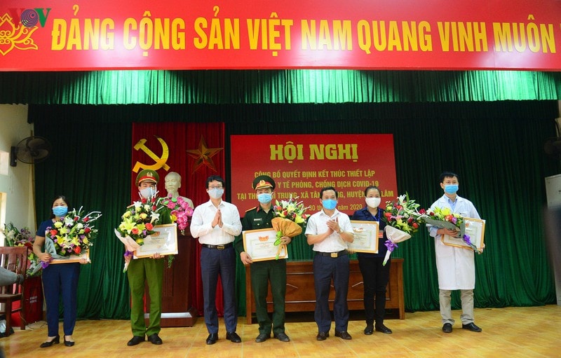 Lãnh đạo tỉnh Hưng Yên và Huyện Văn Lâm cảm ơn những lực lượng làm nhiệm vụ trong 28 ngày cách ly.