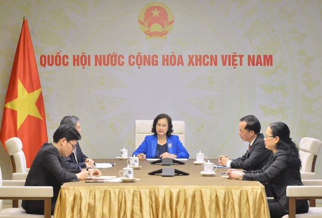 Chủ tịch Quốc hội Nguyễn Thị Kim Ngân điện đàm với Chủ tịch Quốc hội Lào Pany Yathotou Ảnh: Lâm Hiển