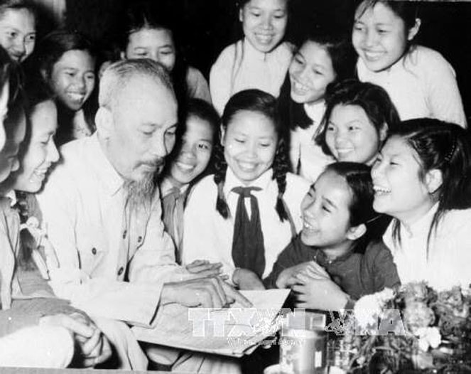 Chủ tịch Hồ Chí Minh là tấm gương điển hình của việc tự học và học tập suốt đời