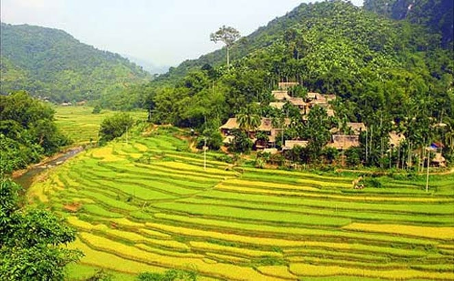 Những ngôi làng du lịch bình yên dưới chân núi