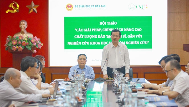 Thứ trưởng Bộ GD-ĐT Nguyễn Văn Phúc phát biểu tại hội thảo