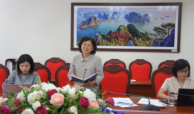 Phó Chủ nhiệm Ủy ban Văn hóa, Giáo dục, TN, TN và NĐ Hoàng Thị Hoa phát biểu tại tọa đàm
