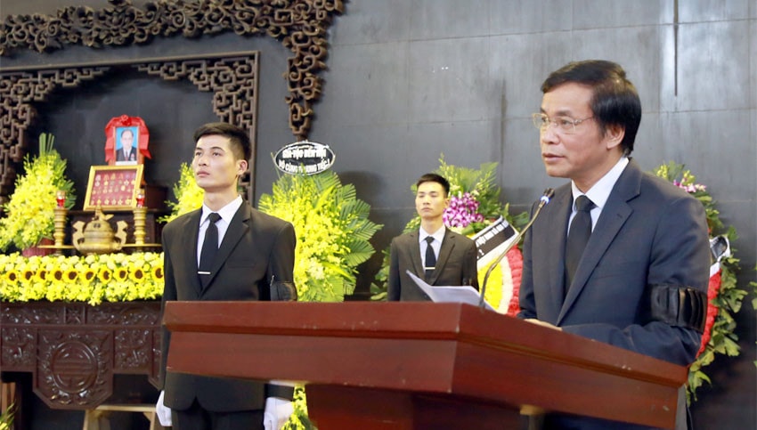 Tổng Thư ký Quốc hội, Chủ nhiệm Văn phòng Quốc hội, Trưởng ban Lễ tang Nguyễn Hạnh Phúc đọc điếu văn tại Lễ truy điệu đồng chí Lê Thế Chữ
