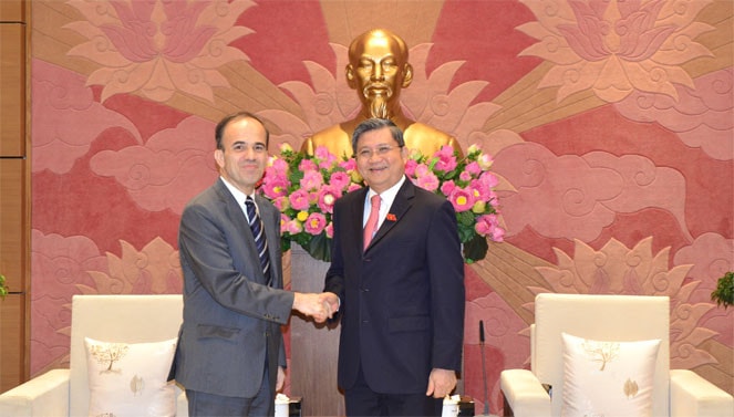 Chủ nhiệm Ủy ban Đối ngoại Nguyễn Văn Giàu tiếp Đại sứ Cộng hòa Hy Lạp tại Việt Nam Georgios Stilianopoulos