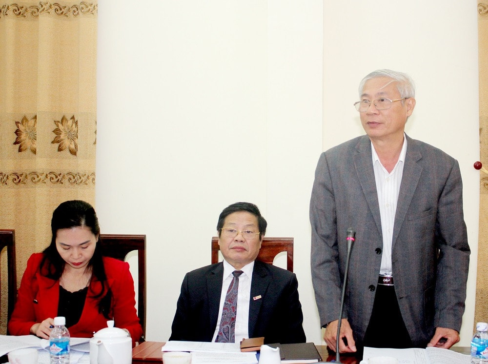 Đại biểu phát biểu trong một cuộc giám sát chuyên đề “việc thực hiện các chế độ, chính sách trong lĩnh vực giáo dục và đào tạo trên địa bàn tỉnh Hà Tĩnh giai đoạn 2016 - 2018. Ảnh: Lưu Thành