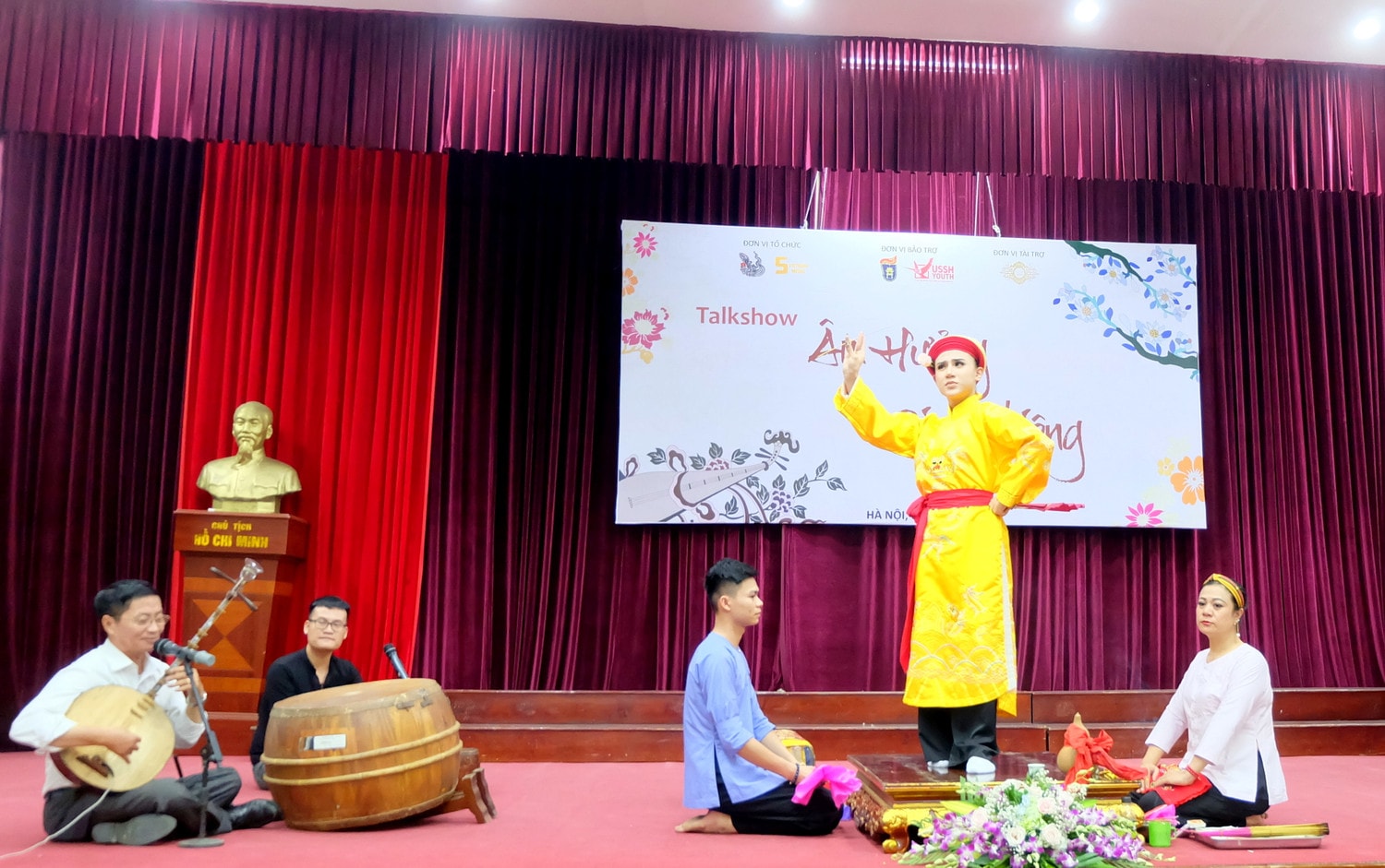Đưa nghệ thuật dân gian tới lớp trẻ Đưa nghệ thuật dân gian tới lớp trẻ