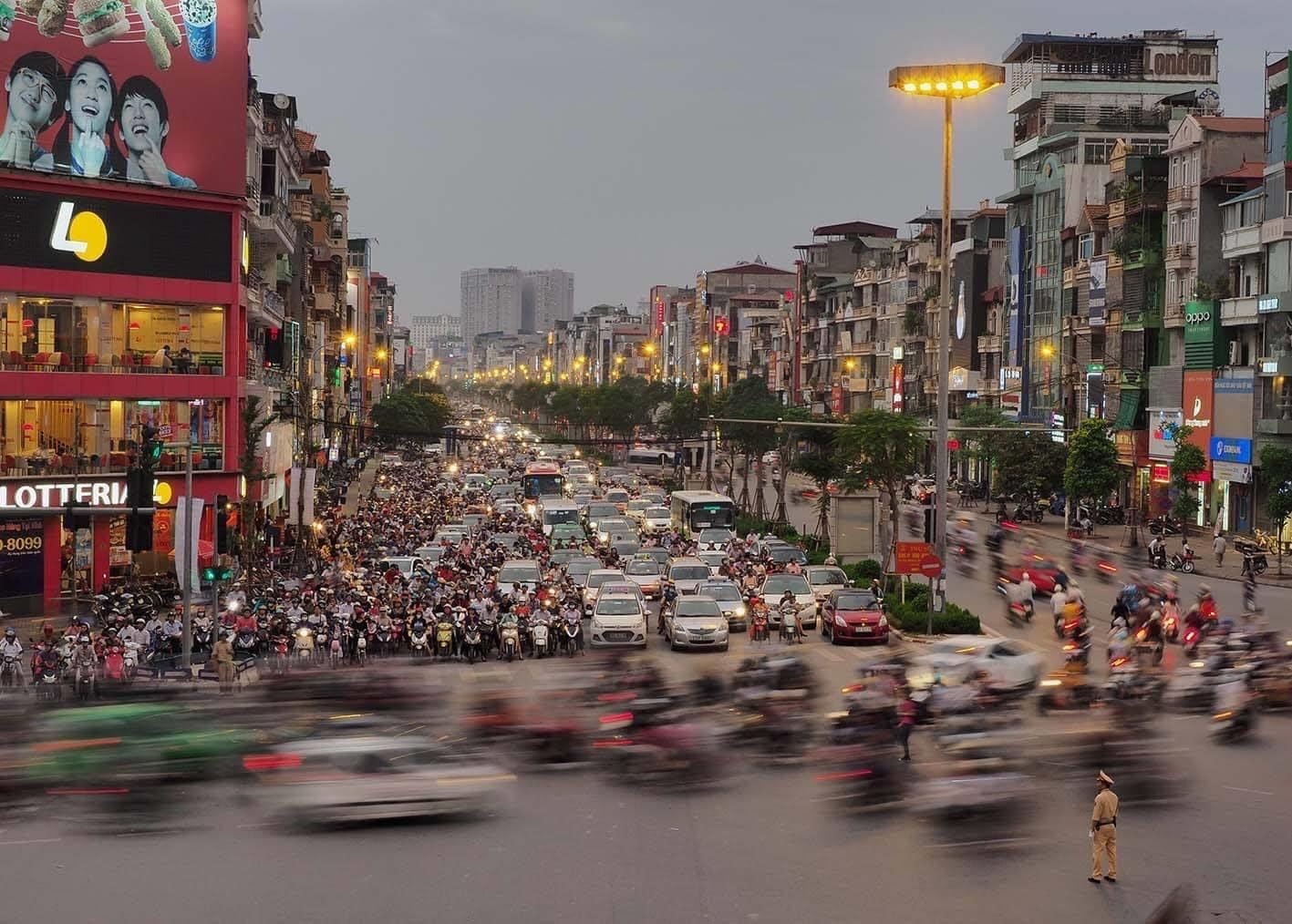 "Hà Nội đông vui sau Covid-19" Ảnh: Nguyễn Khắc Hường "Hà Nội đông vui sau Covid-19" Ảnh: Nguyễn Khắc Hường