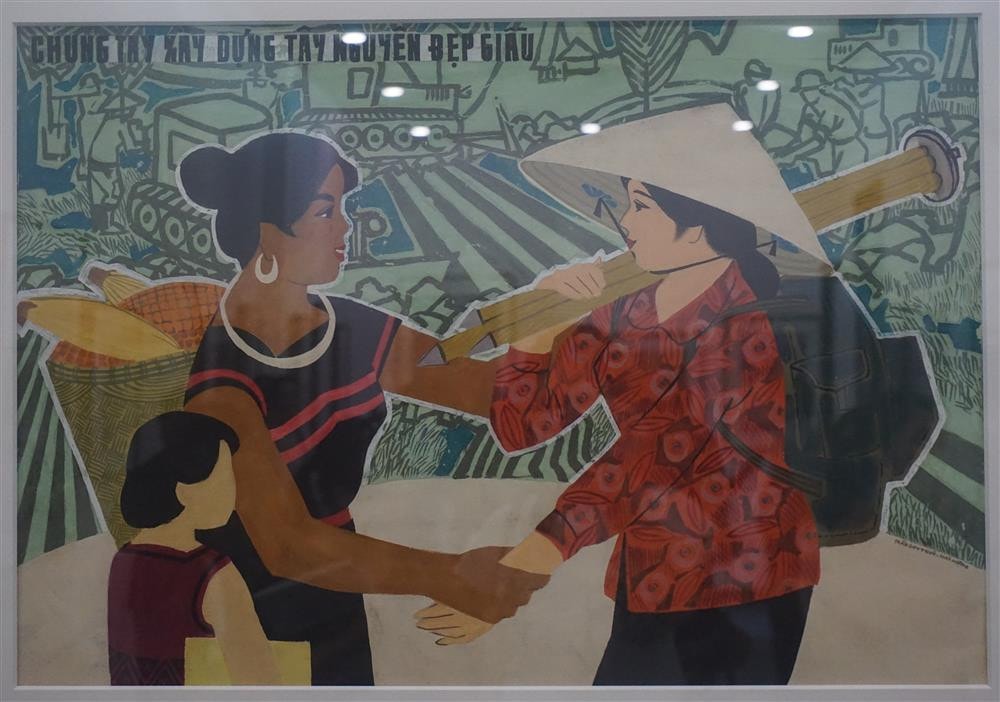 “Chung tay xây dựng Tây Nguyên đẹp giàu”  - tranh cổ động của Trần Duy Trúc