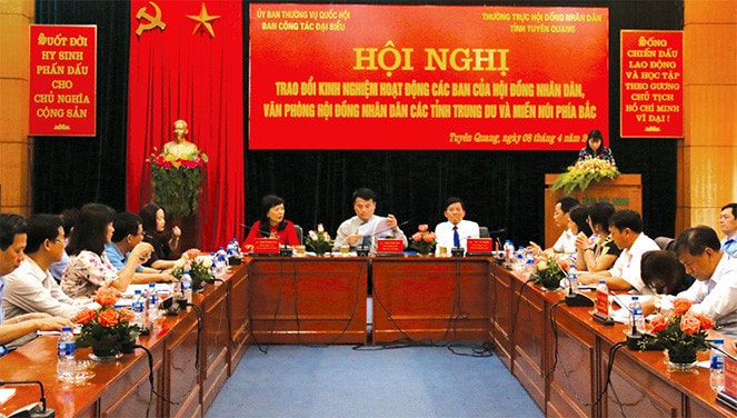 Toàn cảnh trao đổi kinh nghiệm hoạt động của các Ban và Văn phòng HĐND các tỉnh Trung du và Miền núi phía bắc Ảnh: Mạnh Tuân