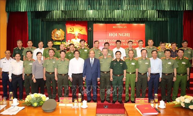 Thủ tướng Nguyễn Xuân Phúc với các đại biểu tham dự hội nghị. Ảnh: Doãn Tấn/TTXVN