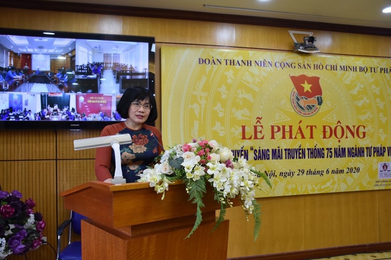 Thứ trưởng Bộ Tư pháp Đặng Hoàng Oanh phát biểu