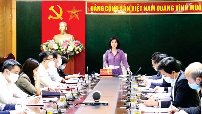 Phó Chủ tịch HĐND thành phố Phùng Thị Hồng Hà phát biểu kết luận buổi giám sát Ảnh: P. Long