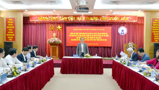 Phó Chủ tịch Thường trực HĐND thành phố Nguyễn Ngọc Tuấn phát biểu tại buổi làm việc với Đảng bộ Hadico Ảnh: P. Long