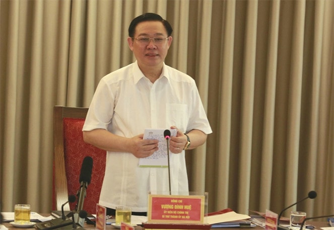 Bí thư Thành ủy Hà Nội Vương Đình Huệ phát biểu tại cuộc làm việc. - Ảnh: VGP