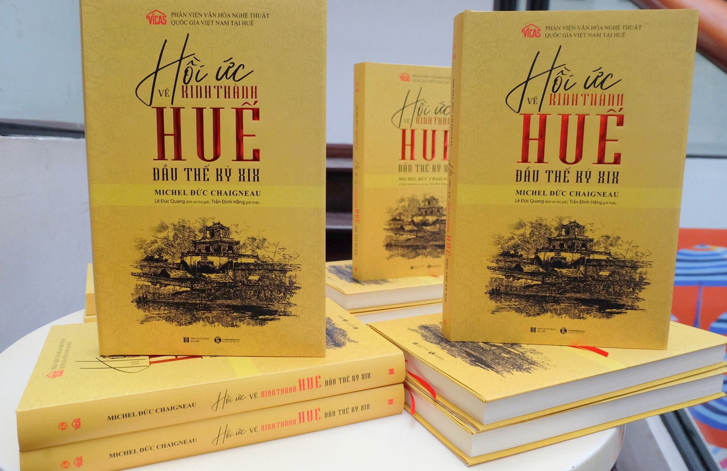 Những dữ liệu xưa về Huế được giới thiệu tới độc giả hiện đại Ảnh: Thảo Nguyên Những dữ liệu xưa về Huế được giới thiệu tới độc giả hiện đại Ảnh: Thảo Nguyên