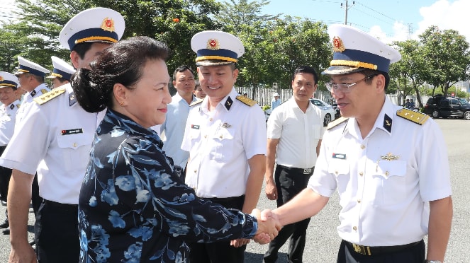 Cán bộ, lãnh đạo Tổng Công ty Tân Cảng Sài Gòn đón Chủ tịch Quốc hội Nguyễn Thị Kim Ngân