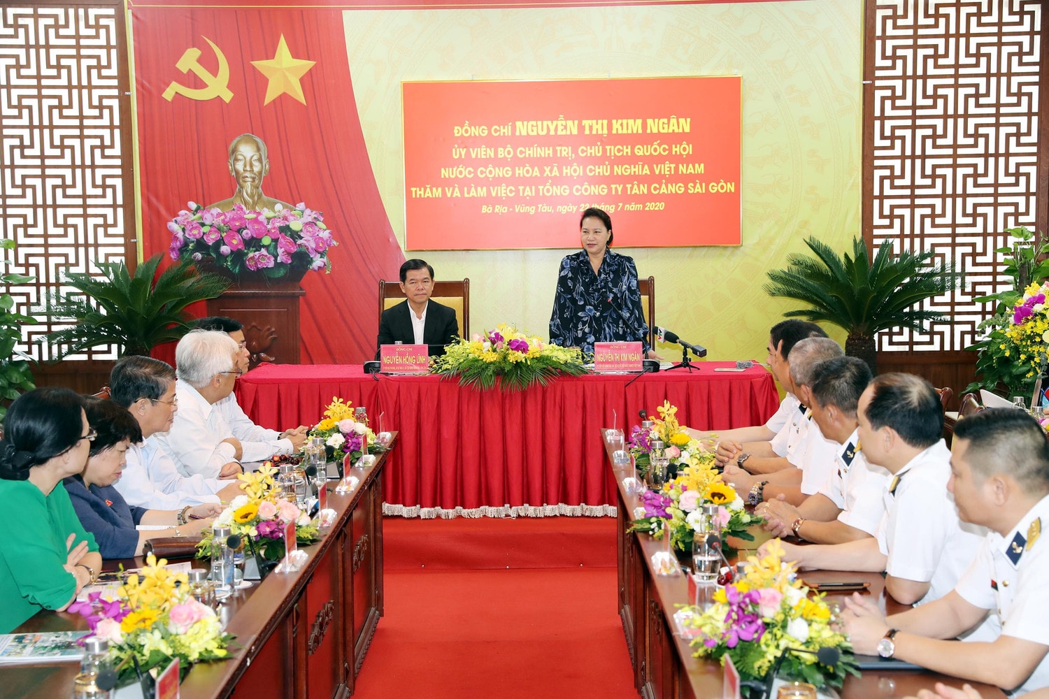 Chủ tịch Quốc hội Nguyễn Thị Kim Ngân phát biểu tại buổi làm việc với Tổng Công ty Tân cảng Sài Gòn